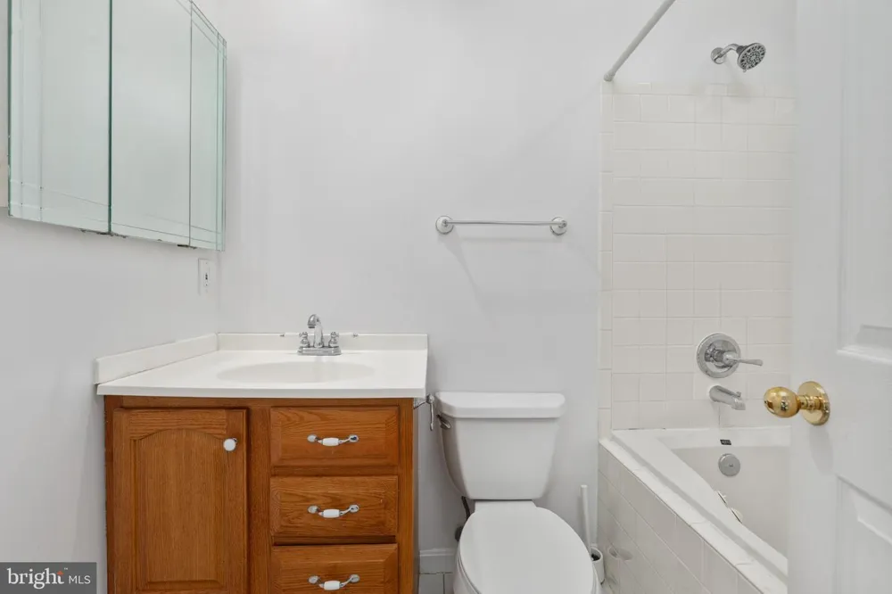 439 NIKKI TERRACE SE Leesburg, VA 20175