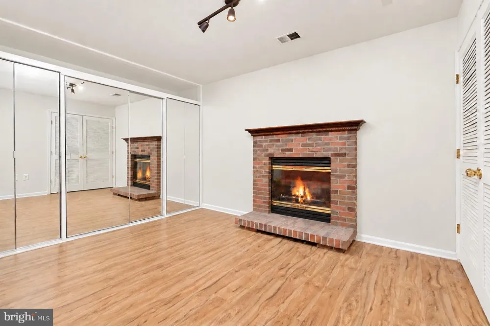 439 NIKKI TERRACE SE Leesburg, VA 20175