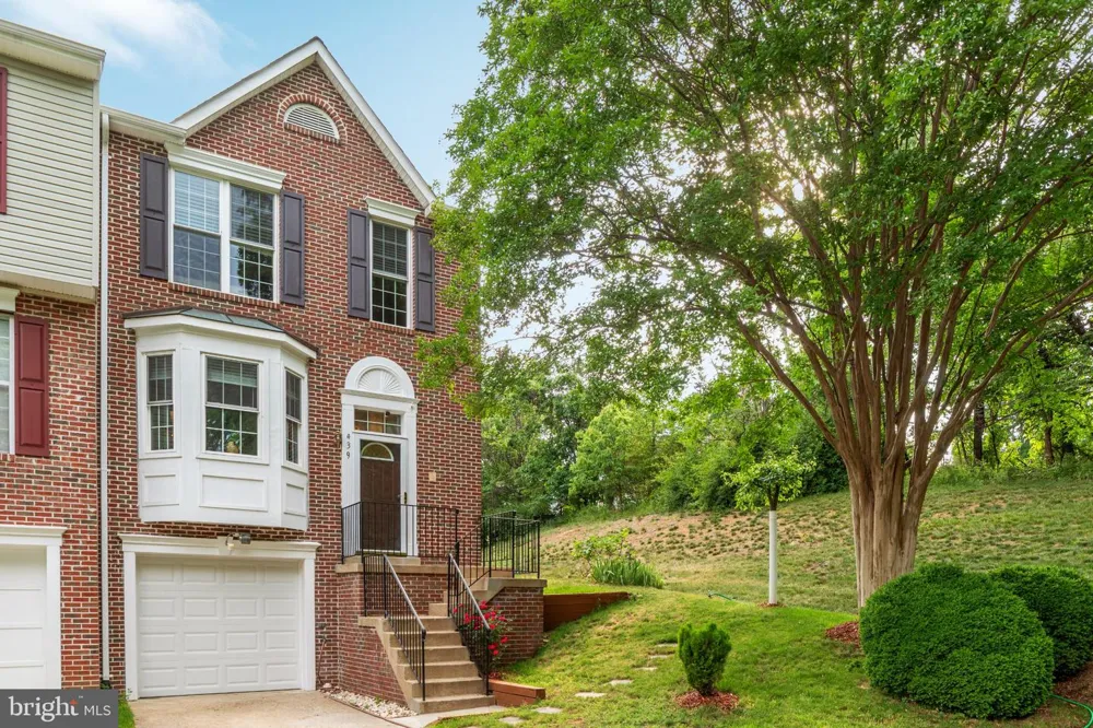 439 NIKKI TERRACE SE Leesburg, VA 20175