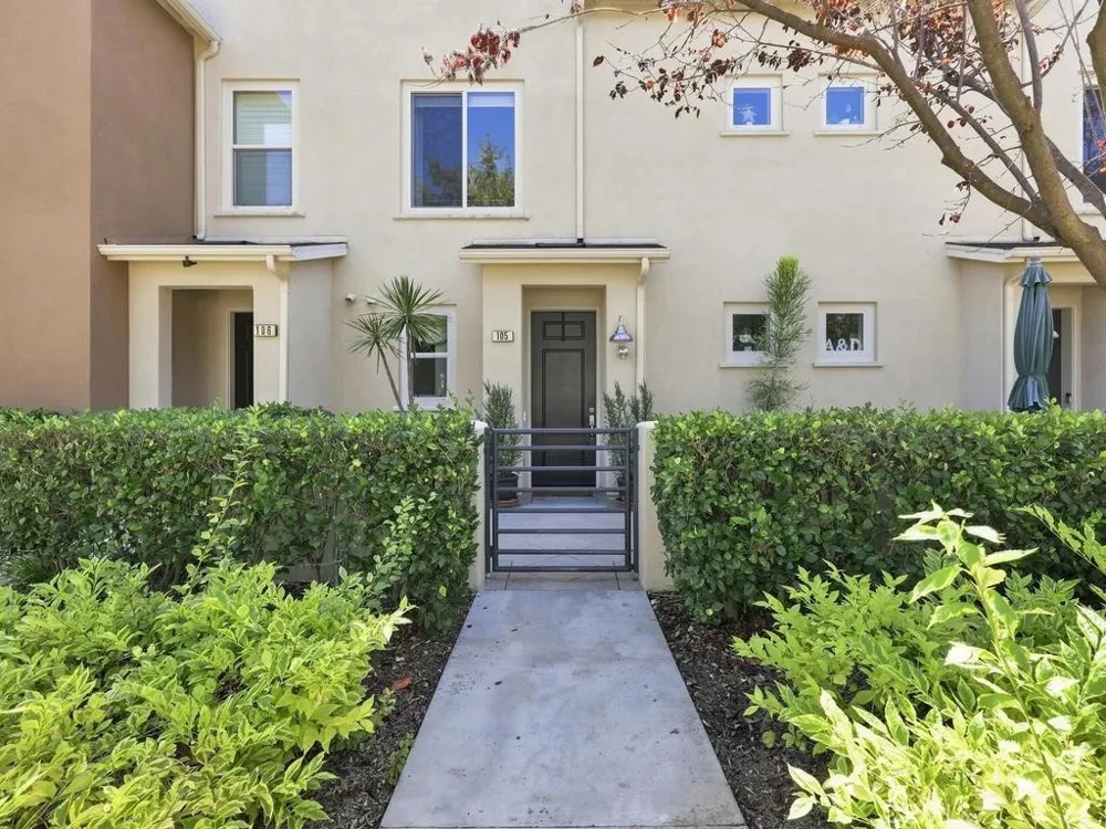 5440 Pacific Terrace #105 Hawthorne, CA 90250