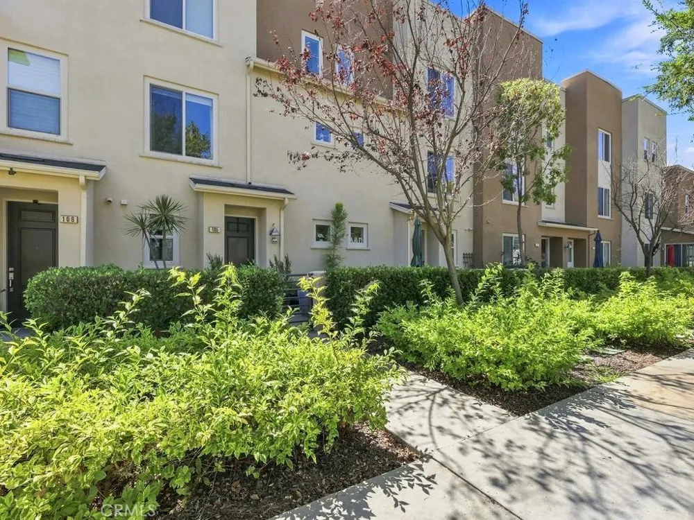 5440 Pacific Terrace #105 Hawthorne, CA 90250