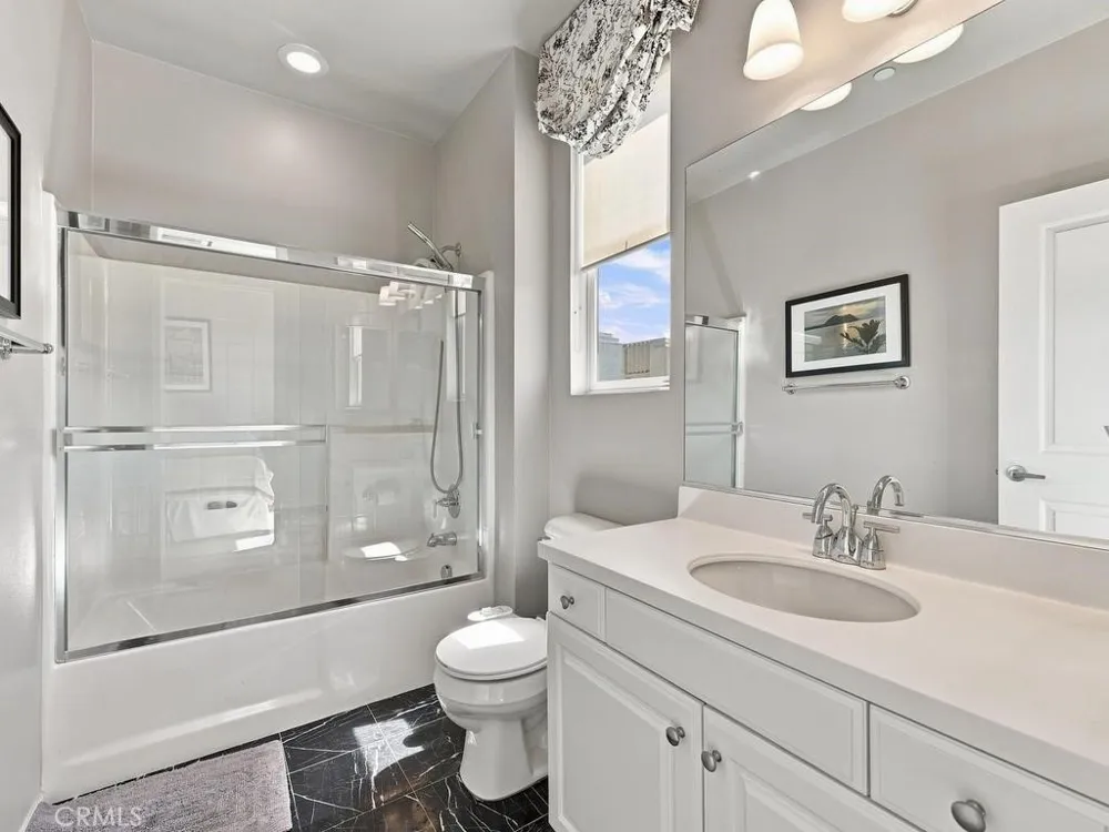 5440 Pacific Terrace #105 Hawthorne, CA 90250
