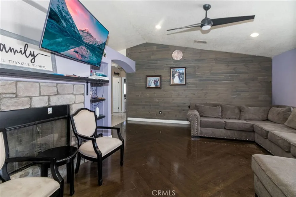 18936 Rocksprings Hesperia, CA 92345