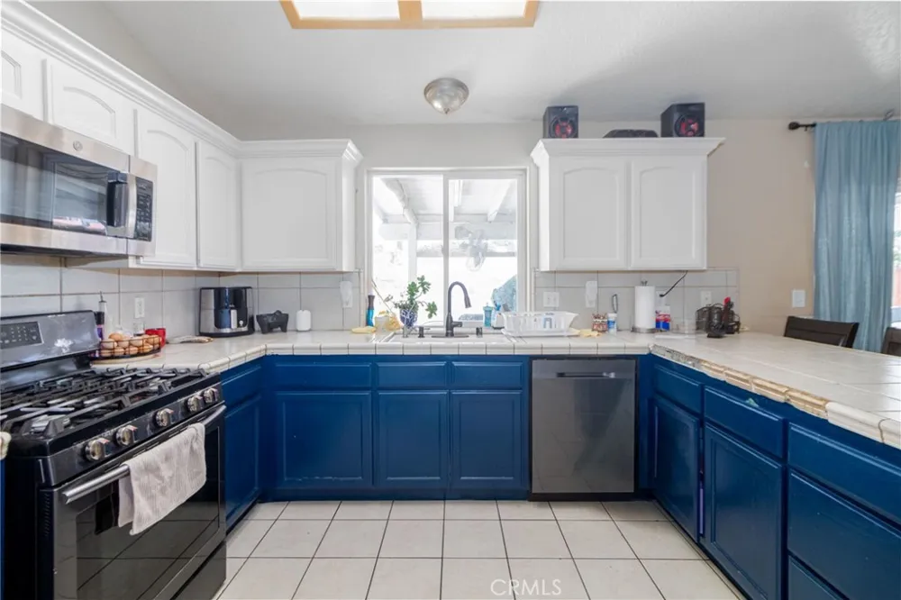 18936 Rocksprings Hesperia, CA 92345