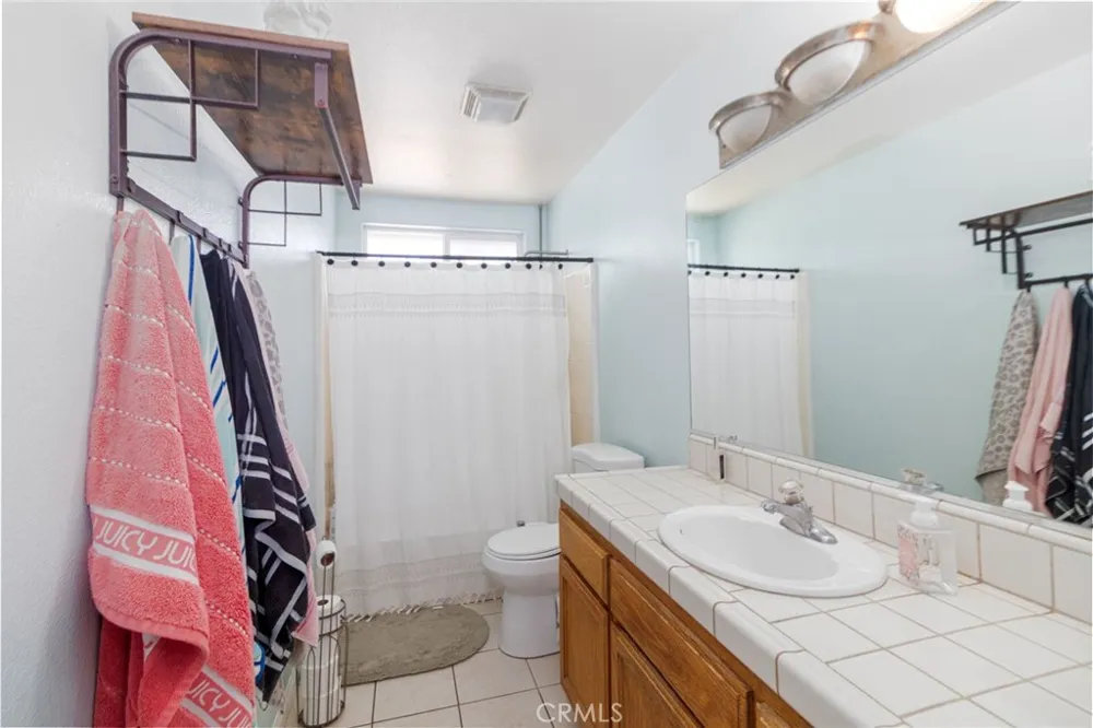 18936 Rocksprings Hesperia, CA 92345