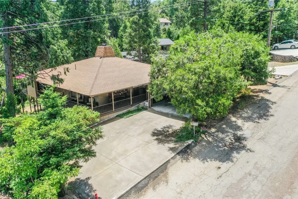 52854 Balsam Drive Oakhurst, CA 93644
