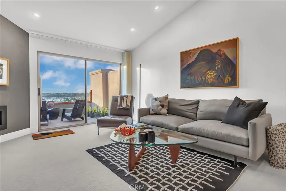 128 Villa Point Newport Beach, CA 92660