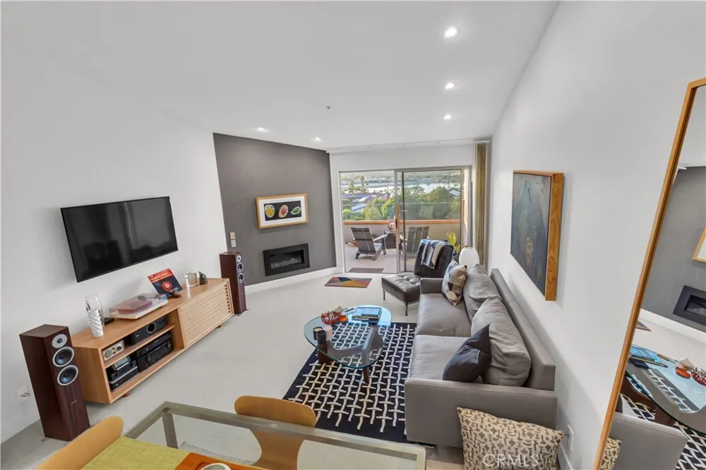 128 Villa Point Newport Beach, CA 92660