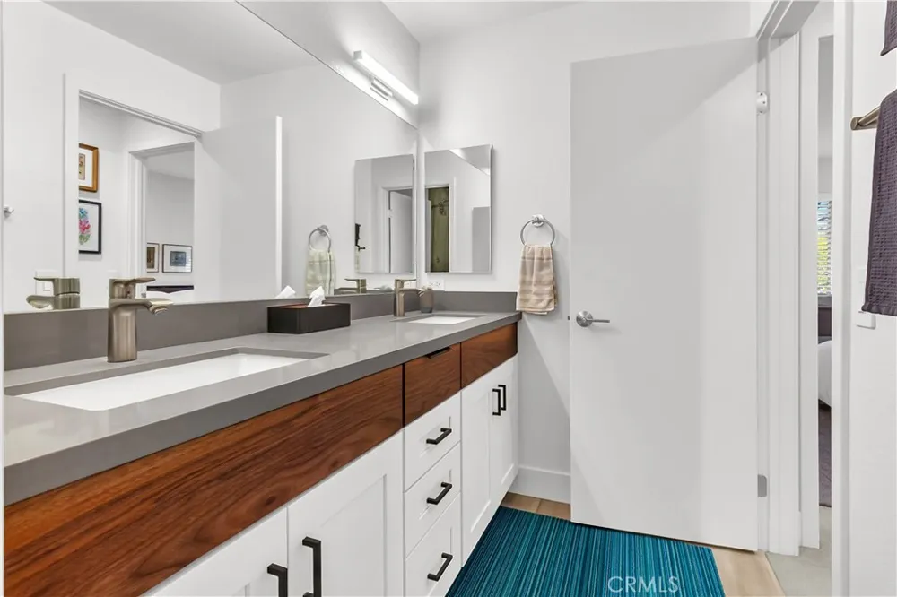 128 Villa Point Newport Beach, CA 92660
