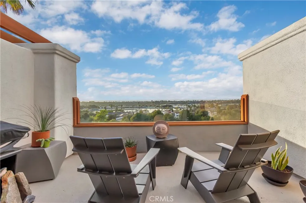128 Villa Point Newport Beach, CA 92660
