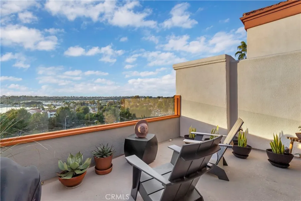 128 Villa Point Newport Beach, CA 92660
