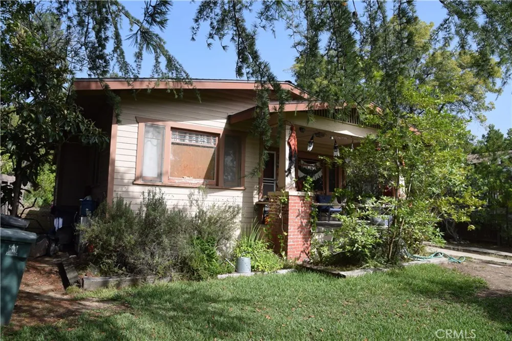 1247 E Topeka Pasadena, CA 91104