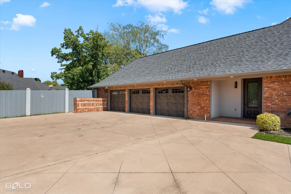 18 Dover Circle Bossier City, LA 71111