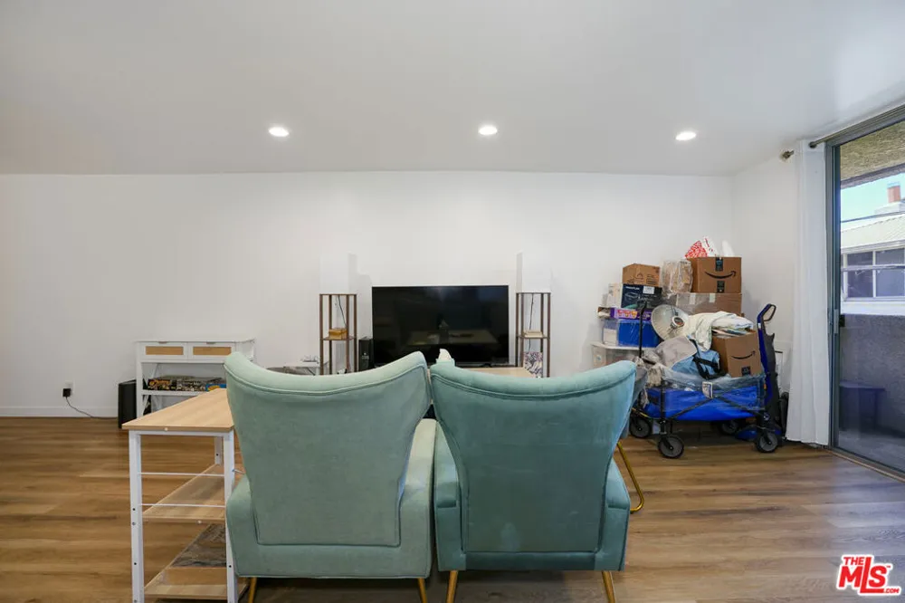 11645 Montana Avenue #222 Los Angeles, CA 90049