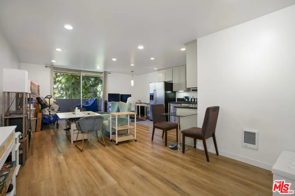 11645 Montana Avenue #222 Los Angeles, CA 90049