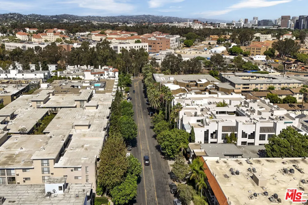 11645 Montana Avenue #222 Los Angeles, CA 90049