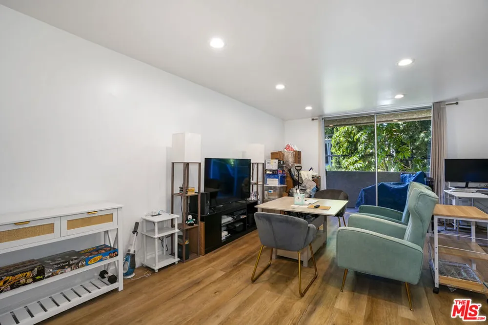 11645 Montana Avenue #222 Los Angeles, CA 90049