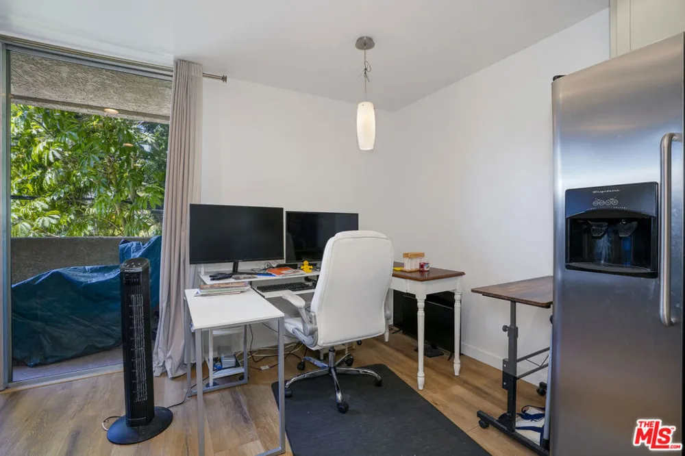 11645 Montana Avenue #222 Los Angeles, CA 90049