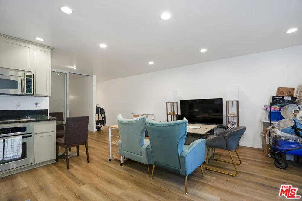 11645 Montana Avenue #222 Los Angeles, CA 90049