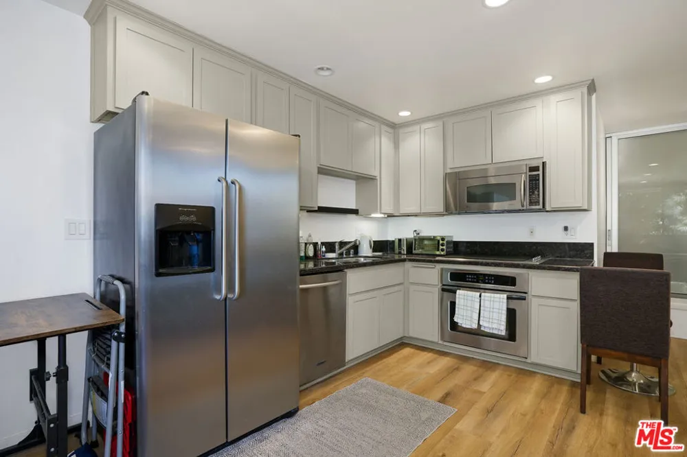 11645 Montana Avenue #222 Los Angeles, CA 90049