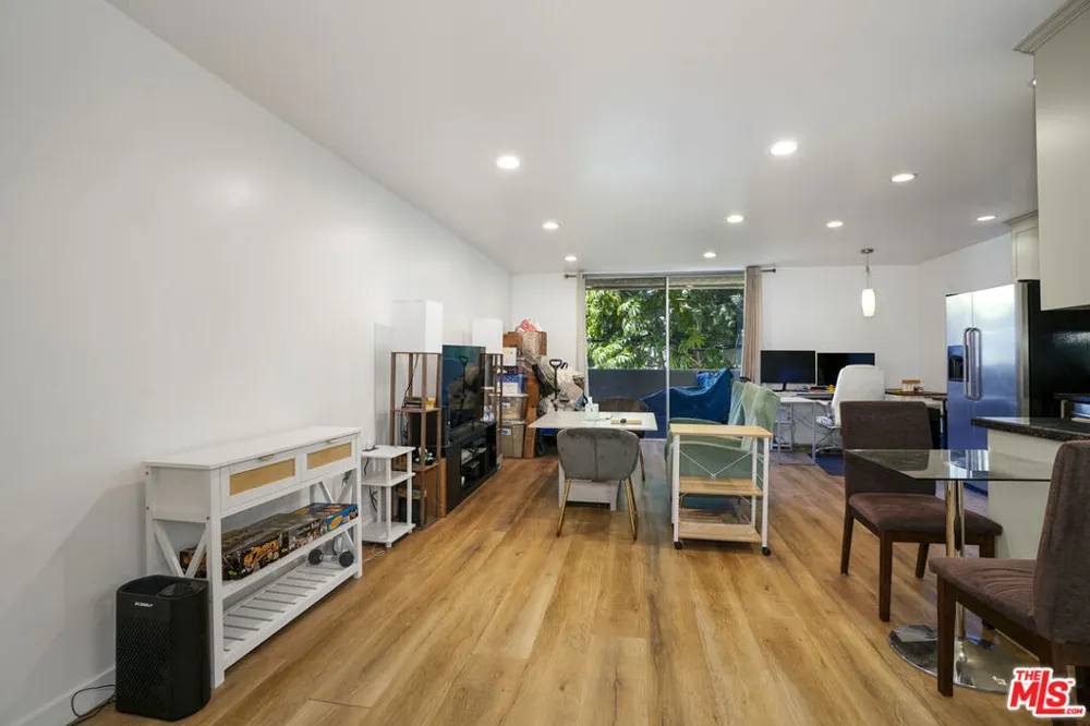 11645 Montana Avenue #222 Los Angeles, CA 90049