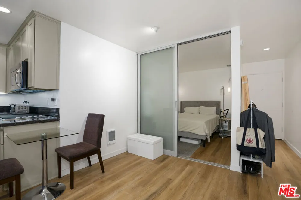 11645 Montana Avenue #222 Los Angeles, CA 90049