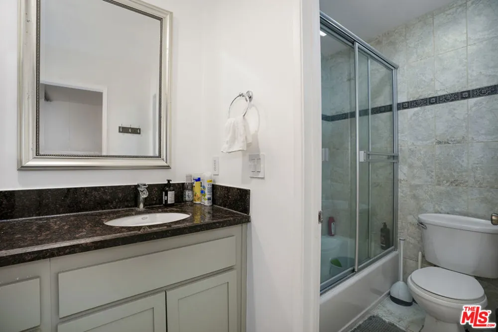 11645 Montana Avenue #222 Los Angeles, CA 90049