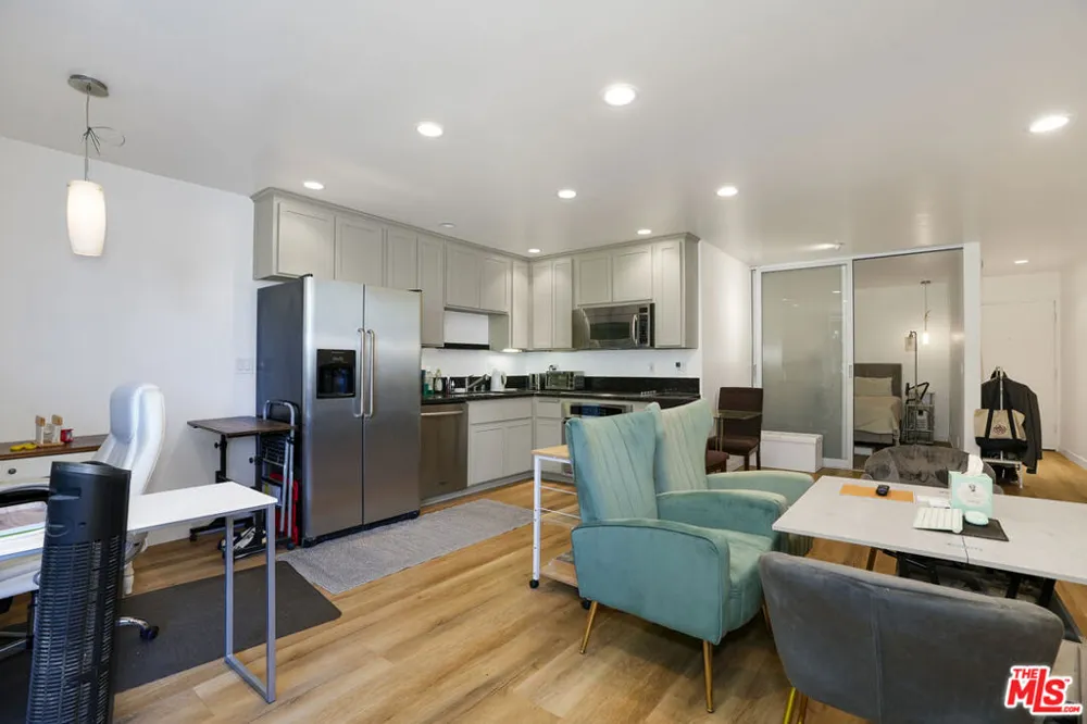 11645 Montana Avenue #222 Los Angeles, CA 90049
