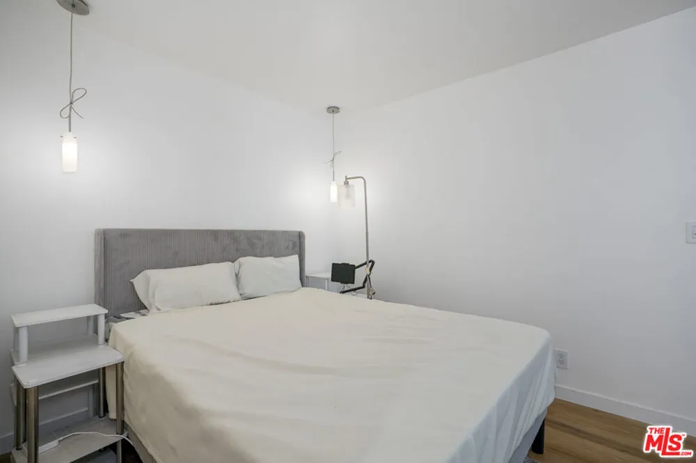 11645 Montana Avenue #222 Los Angeles, CA 90049