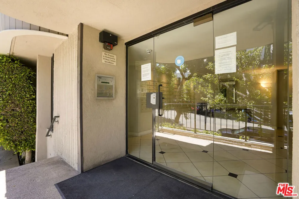 11645 Montana Avenue #222 Los Angeles, CA 90049