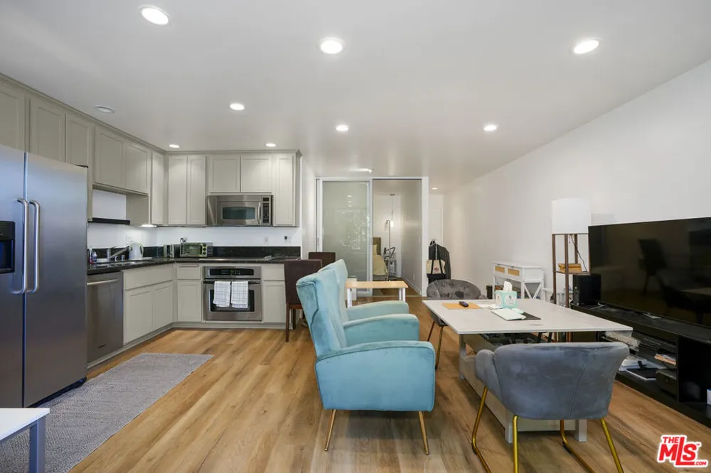 11645 Montana Avenue #222 Los Angeles, CA 90049
