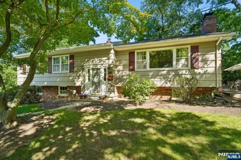 16 Darlene Terrace