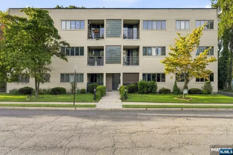 24 Crest Street 2C
