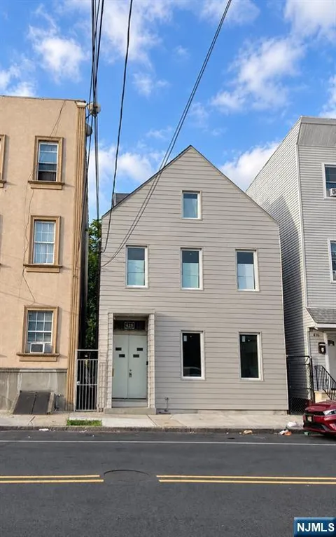418 Walnut Street