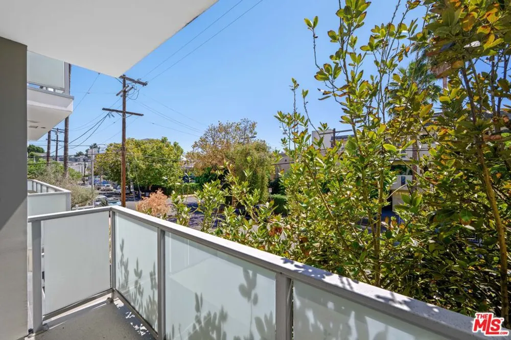 7133 Hawthorn Avenue #202 Los Angeles, CA 90046