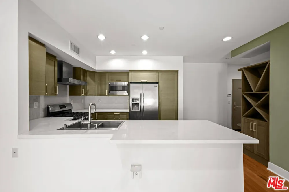 7133 Hawthorn Avenue #202 Los Angeles, CA 90046
