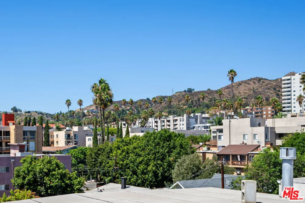 7133 Hawthorn Avenue #202 Los Angeles, CA 90046