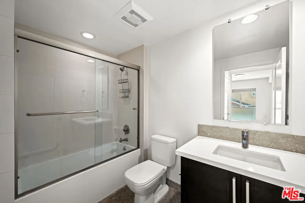 7133 Hawthorn Avenue #202 Los Angeles, CA 90046
