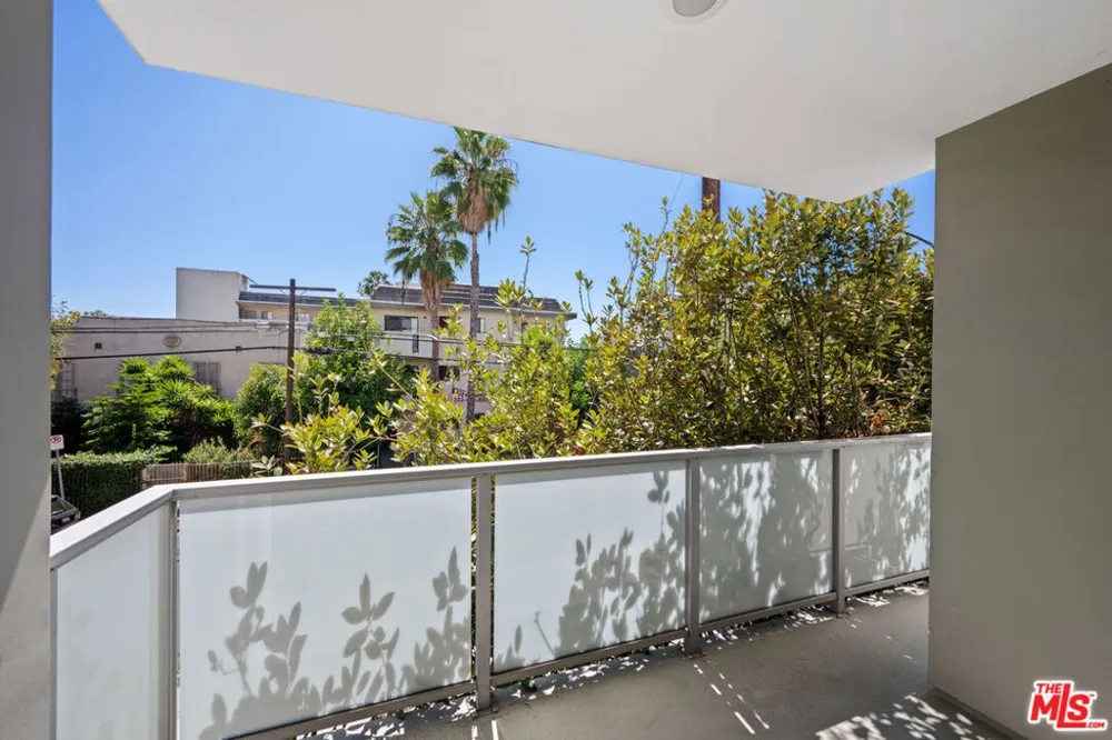 7133 Hawthorn Avenue #202 Los Angeles, CA 90046