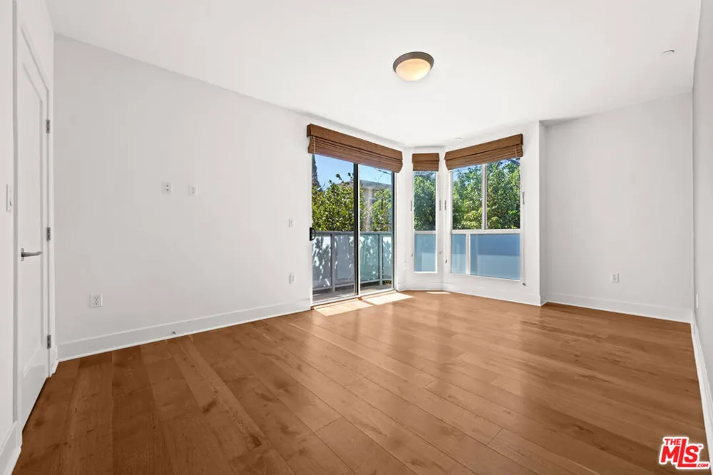 7133 Hawthorn Avenue #202 Los Angeles, CA 90046