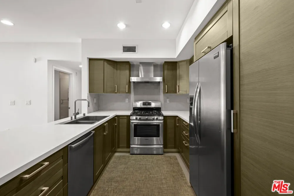 7133 Hawthorn Avenue #202 Los Angeles, CA 90046