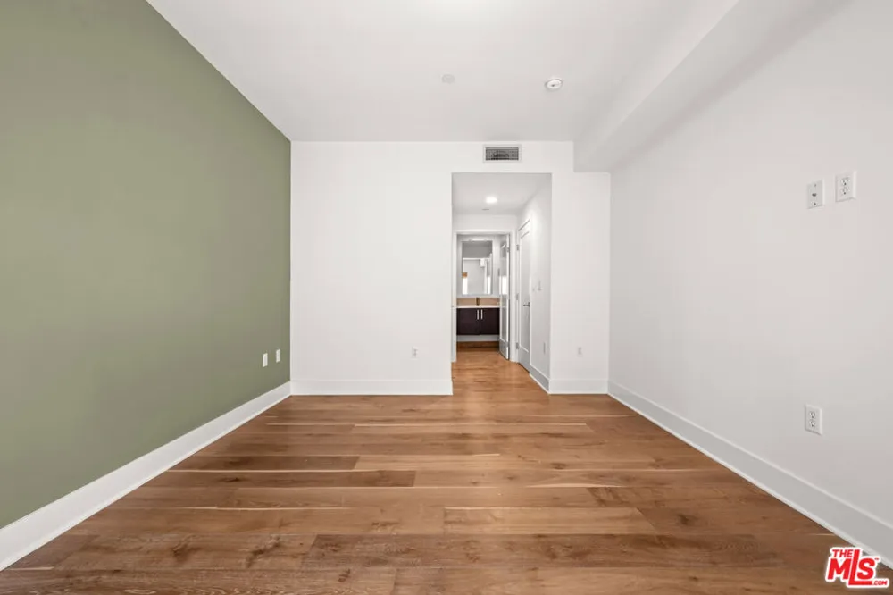 7133 Hawthorn Avenue #202 Los Angeles, CA 90046
