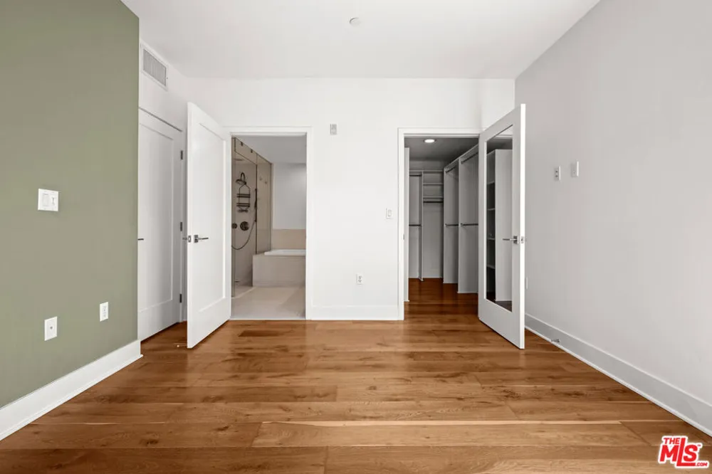 7133 Hawthorn Avenue #202 Los Angeles, CA 90046