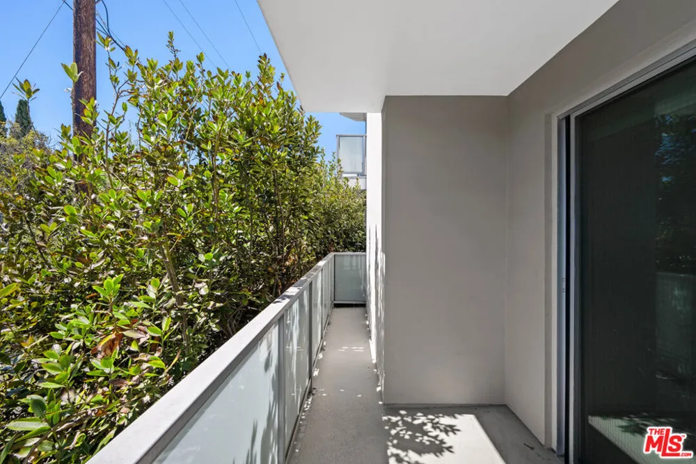 7133 Hawthorn Avenue #202 Los Angeles, CA 90046
