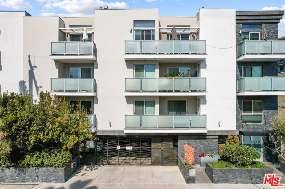7133 Hawthorn Avenue #202 Los Angeles, CA 90046