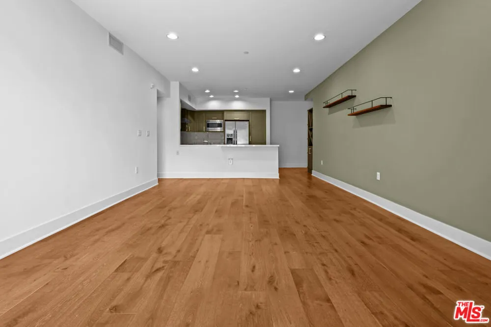 7133 Hawthorn Avenue #202 Los Angeles, CA 90046