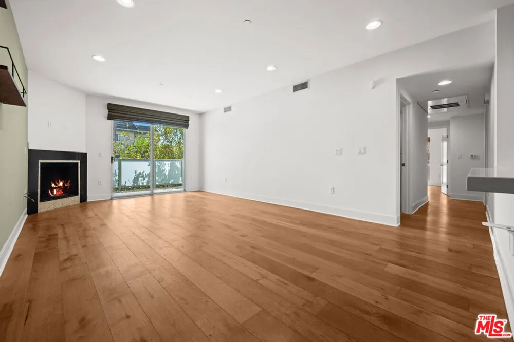 7133 Hawthorn Avenue #202 Los Angeles, CA 90046