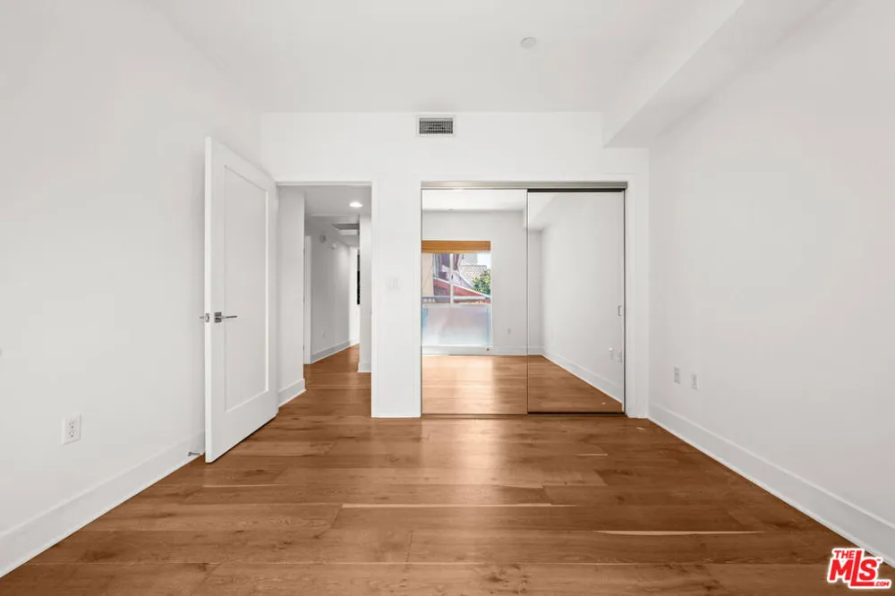 7133 Hawthorn Avenue #202 Los Angeles, CA 90046