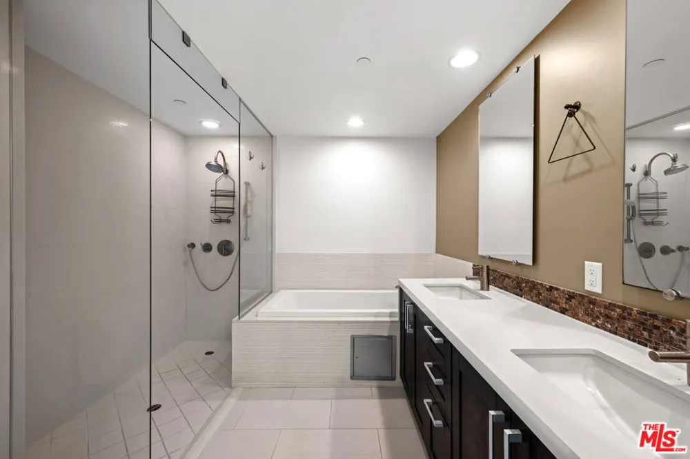 7133 Hawthorn Avenue #202 Los Angeles, CA 90046