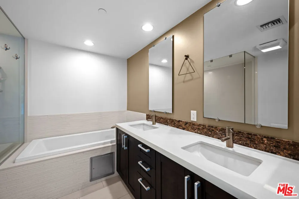 7133 Hawthorn Avenue #202 Los Angeles, CA 90046